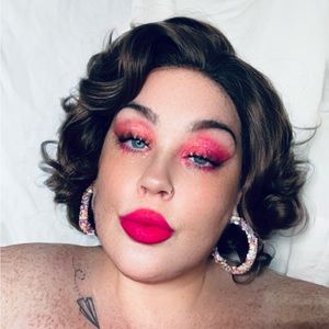 Meet your Posher, Auvri